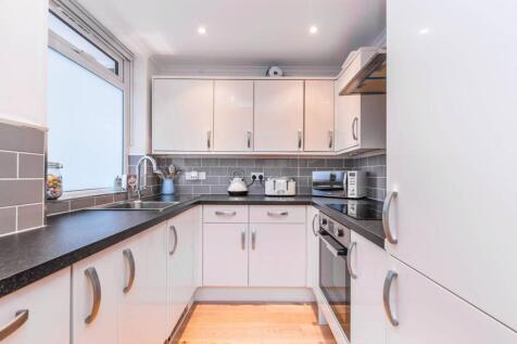 Crouch End Hill, Crouch End, London, N8 1 bed flat for sale