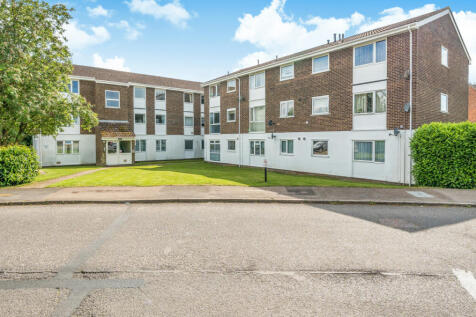 Ross Close, Essex CB11 2 bed apartment for sale