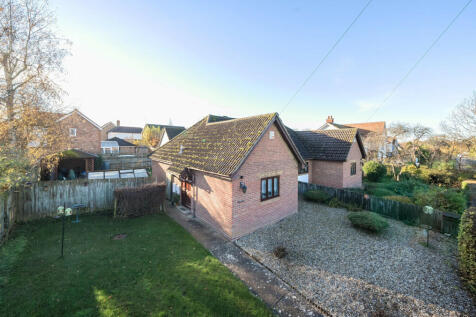 London Road, Saffron Walden CB10 2 bed bungalow for sale