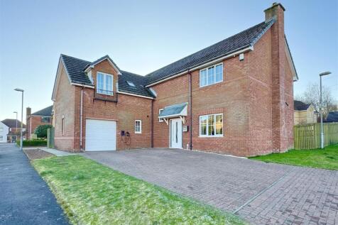 5 bedroom detached house for sale