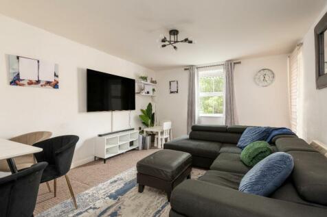 2 bedroom flat for sale