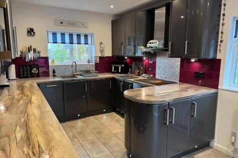 2 bedroom bungalow for sale