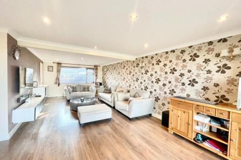 Gilman Crescent, Windsor SL4 4 bed detached house for sale