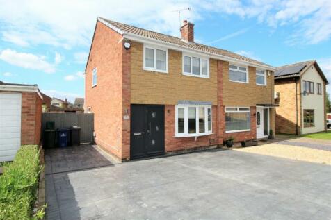 3 bedroom semi-detached house for sale