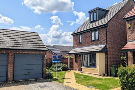 Brooklands Drive, Worcestershire WR11 4 bed detached house for sale