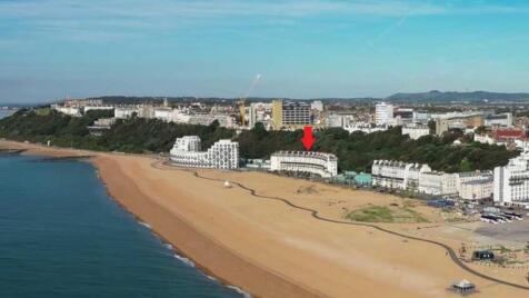 Marine Crescent, Kent CT20 2 bed apartment for sale