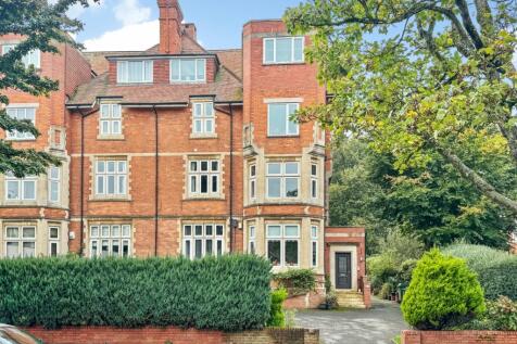 Earls Avenue, Kent CT20 2 bed apartment for sale