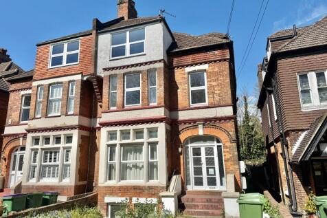 Kingsnorth Gardens, Folkestone CT20 2 bed apartment for sale