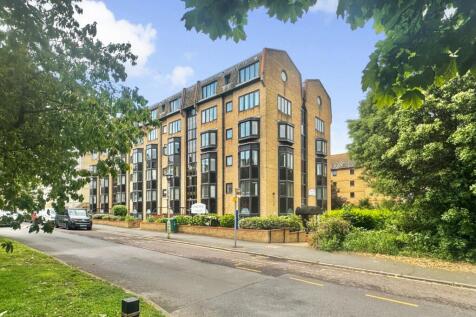 Court Place, Folkestone CT20 1 bed apartment for sale