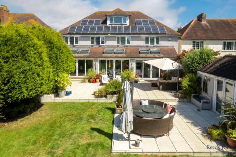 Cherry Garden Lane, Kent CT19 6 bed detached house for sale