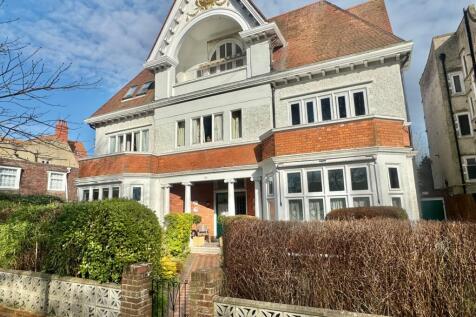 Grimston Gardens, Kent CT20 2 bed apartment for sale