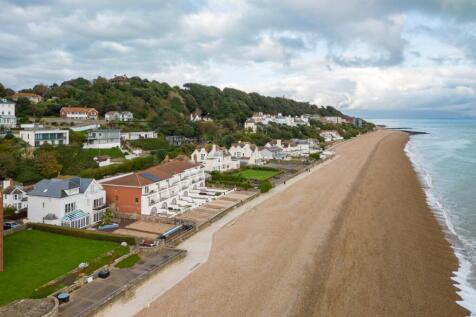 The Riviera, Folkestone CT20 2 bed penthouse for sale