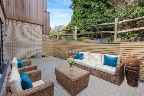 Naildown Road, Kent CT21 2 bed apartment for sale