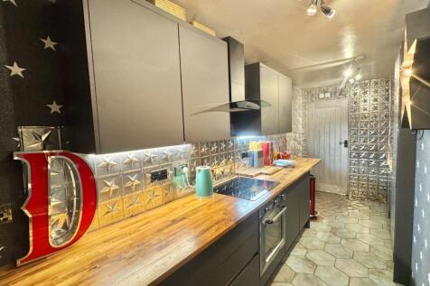 Guildhall Street, Kent CT20 1 bed maisonette for sale