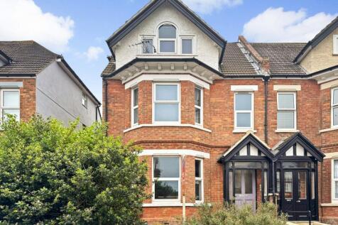 Cheriton Road, Kent CT19 1 bed apartment for sale