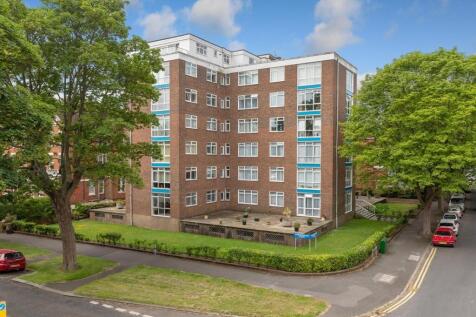 Earls Avenue, Kent CT20 2 bed apartment for sale