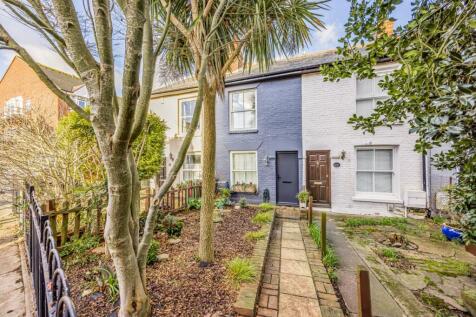 Highland Terrace, Hampshire PO4 2 bed terraced house for sale