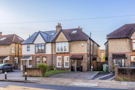 Goldsmith Avenue, Hampshire PO4 4 bed semi