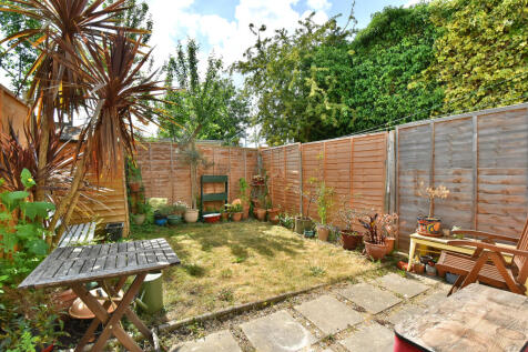 Inverton Road Nunhead 2 bed ground floor maisonette for sale