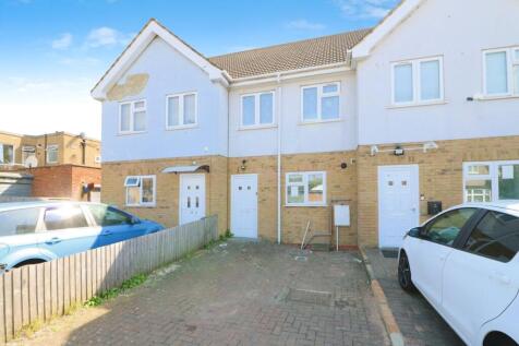 Grasmere Gardens, Ilford IG4 3 bed terraced house for sale