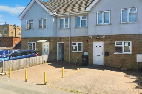 Grasmere Gardens, Ilford IG4 3 bed terraced house for sale