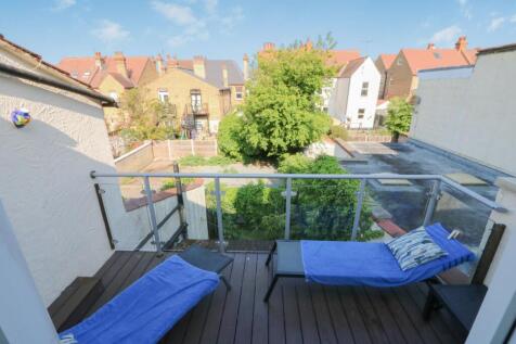 Cobham Road, Essex SS0 2 bed apartment for sale