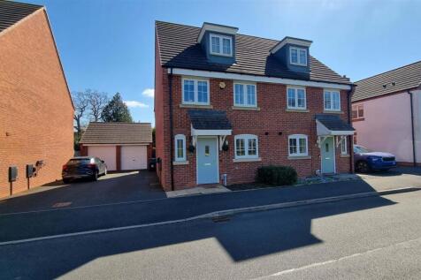 4 bedroom semi-detached house for sale