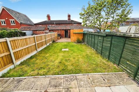 Church Lane, Goole DN14 2 bed terraced house for sale