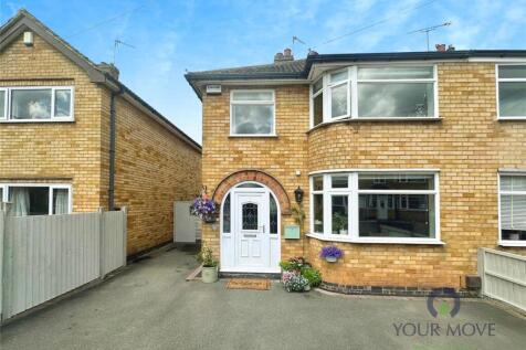 3 bedroom semi-detached house for sale