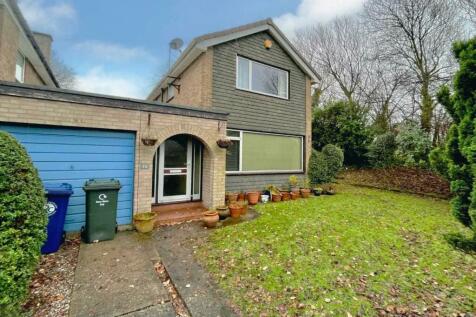 3 bedroom link detached house for sale