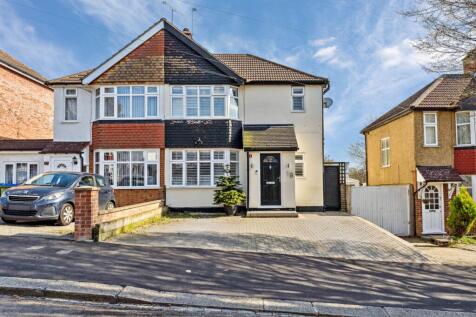 Eastfield Avenue, North Watford 3 bed semi