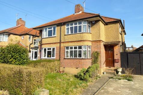 Girton Way, Croxley Green, Rickmansworth 3 bed semi