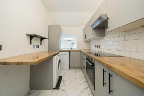 Cumberland Park, London W3 2 bed flat for sale