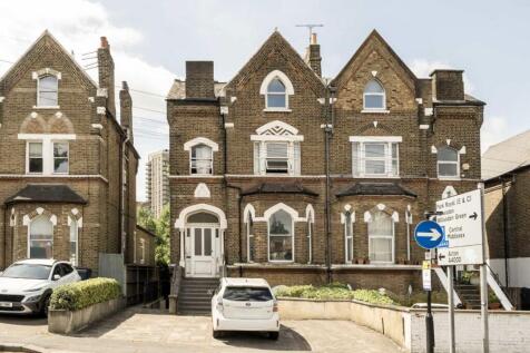 Leamington Park, London W3 1 bed flat for sale