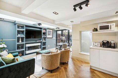 2 bedroom maisonette for sale