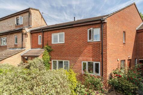 Sparks Close, Hampton TW12 2 bed house for sale