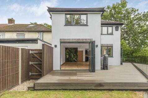 Ringwood Way, Hampton TW12 3 bed detached house for sale