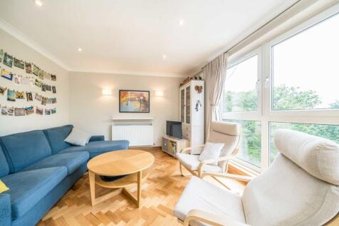 3 bedroom maisonette for sale