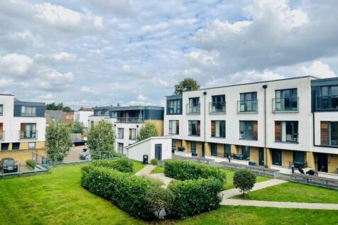 Somerset Road, Teddington TW11 1 bed flat for sale