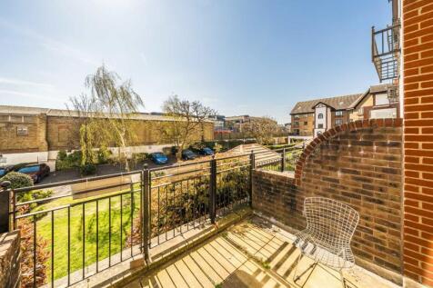Sopwith Way, Kingston Upon Thames KT2 2 bed flat for sale