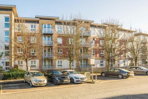 Langhorn Drive, Twickenham TW2 2 bed flat for sale