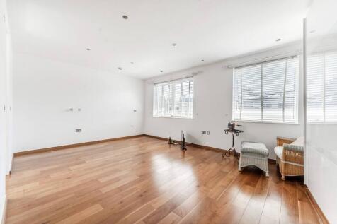 3 bedroom flat for sale