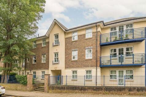 3 bedroom flat for sale