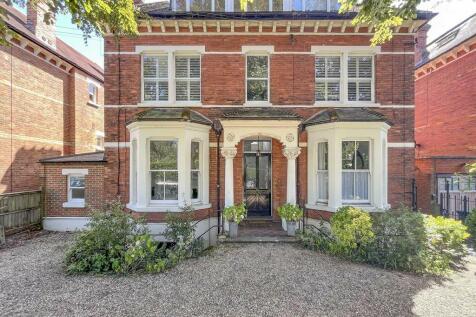 West Hill Road, London SW18 2 bed flat for sale