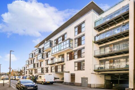 Point Pleasant, London SW18 2 bed flat for sale