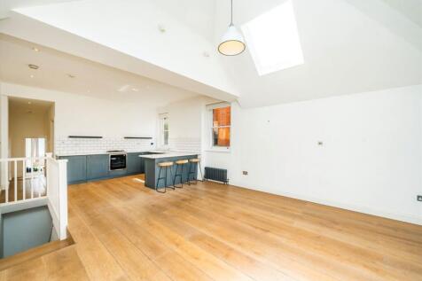 West Hill, London SW15 3 bed flat for sale
