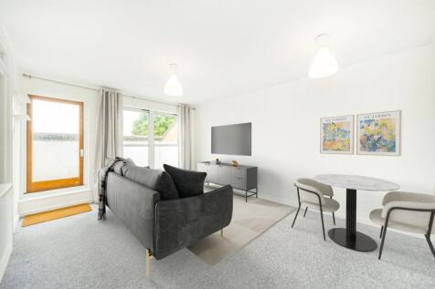 Holm Oak Close, London SW15 2 bed flat for sale