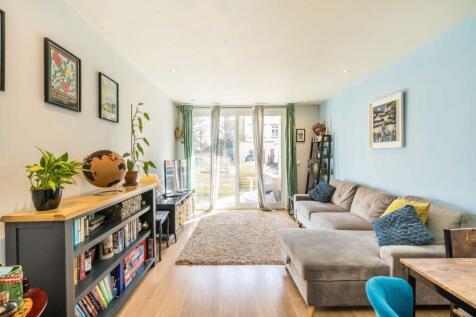 Woodman Mews, Kew TW9 1 bed flat for sale