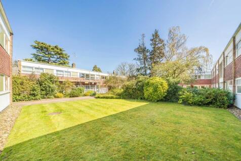 Parkleys, Richmond TW10 3 bed flat for sale