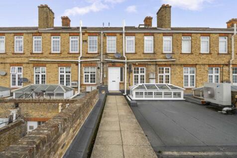 Colston Road, London SW14 1 bed flat for sale